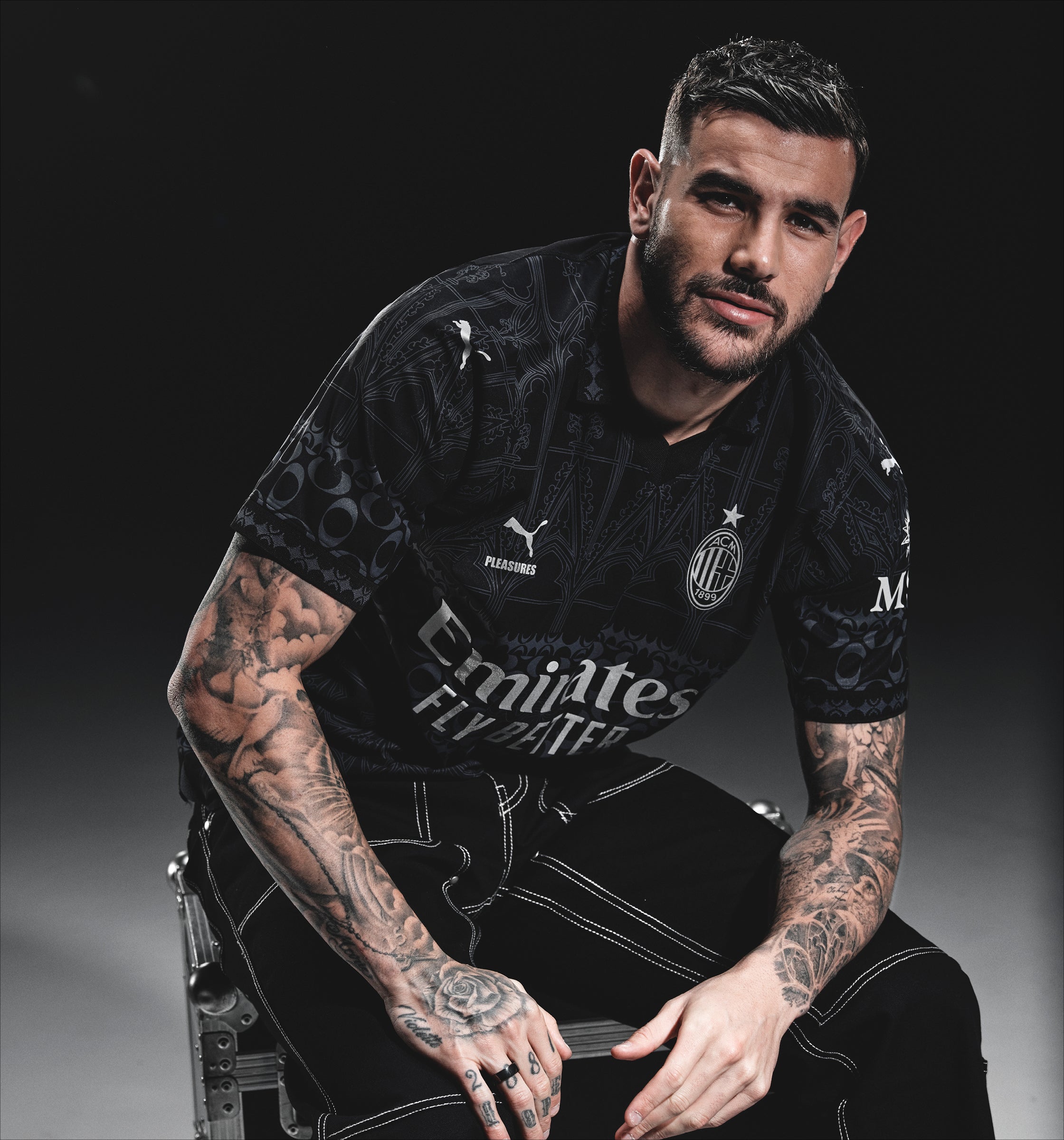 AC Milan Store | kit gara, abbigliamento, accessori, scarpe, regali esclusivi e gadget