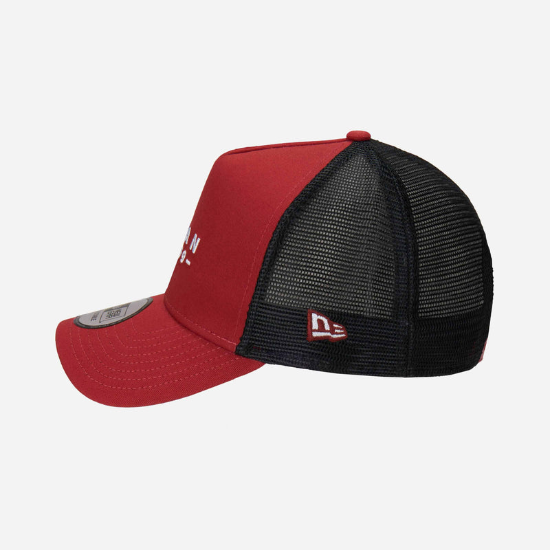 CAPPELLINO TRUCKER NEW ERA X AC MILAN CON SCRITTA