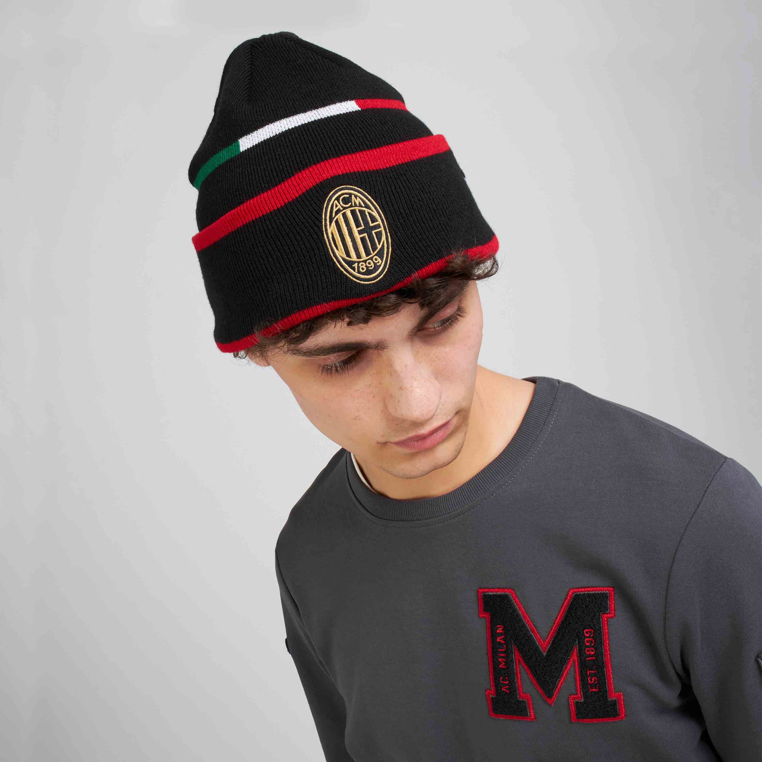 NEW ERA X AC MILAN BEANIE WITH LOGO AND ITALIAN FLAG