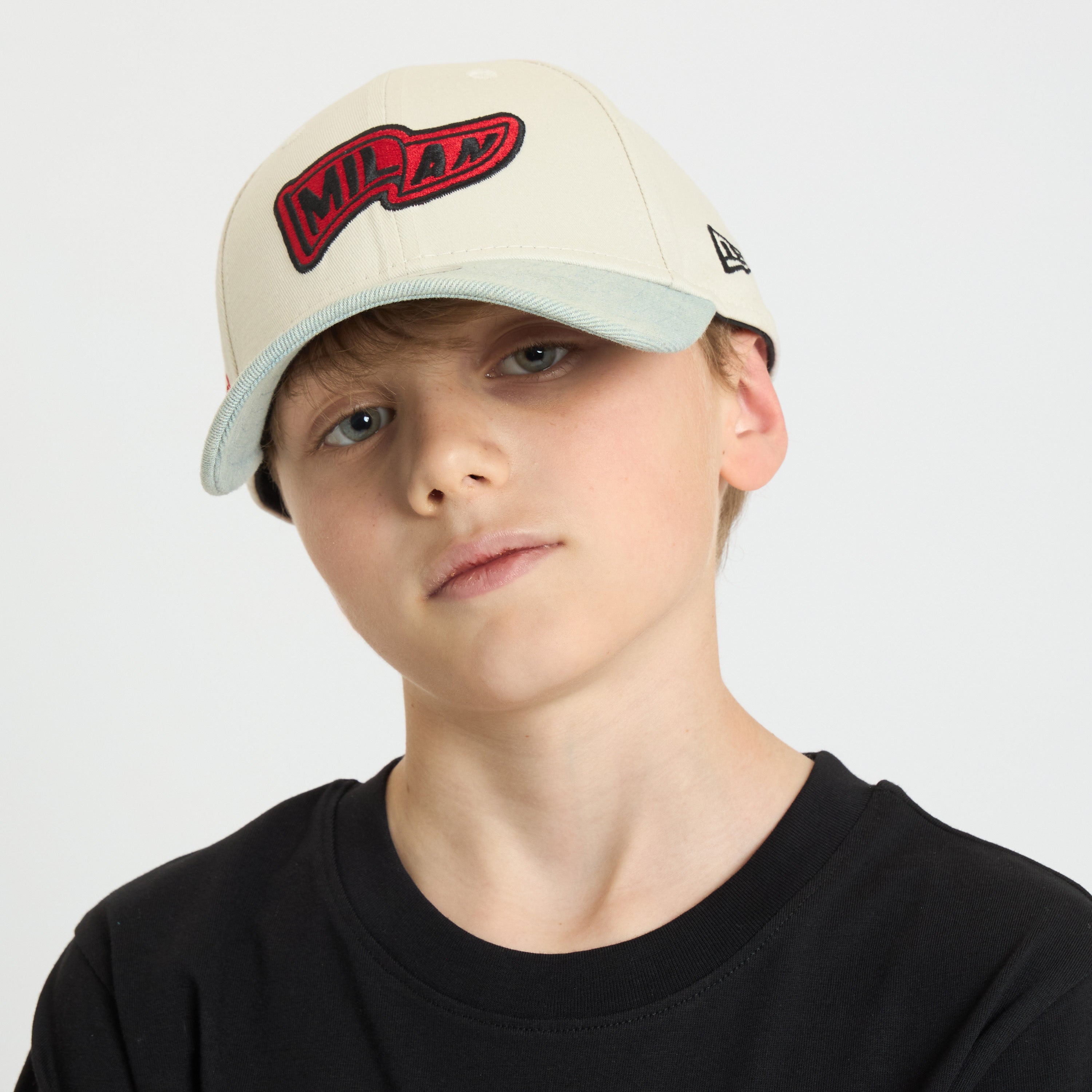 9FORTY® NEW ERA X AC MILAN KIDS WHITE CAP WITH DENIM VISOR
