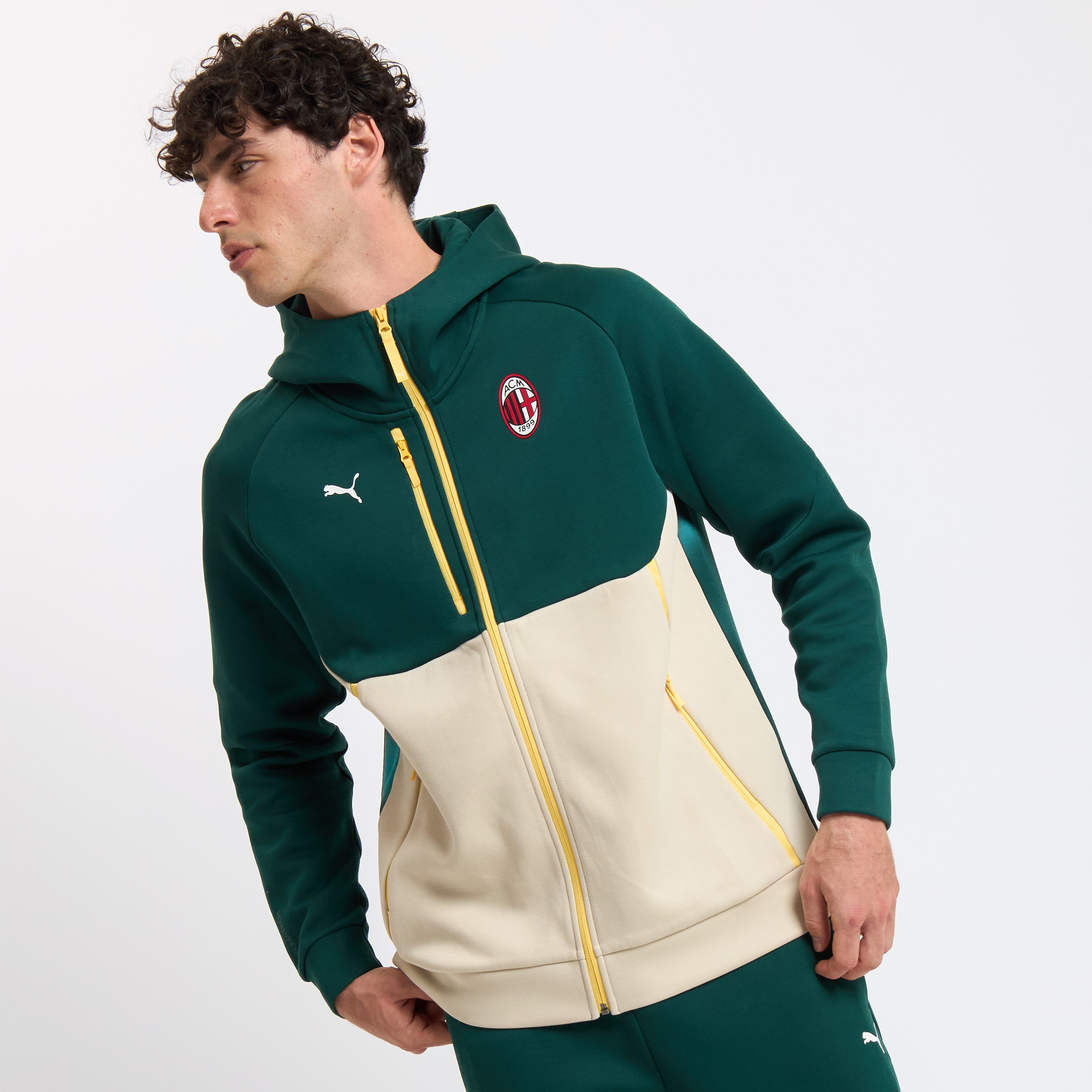 FELPA VERDE MILAN PUMATECH 2025/26 CON ZIP E CAPPUCCIO