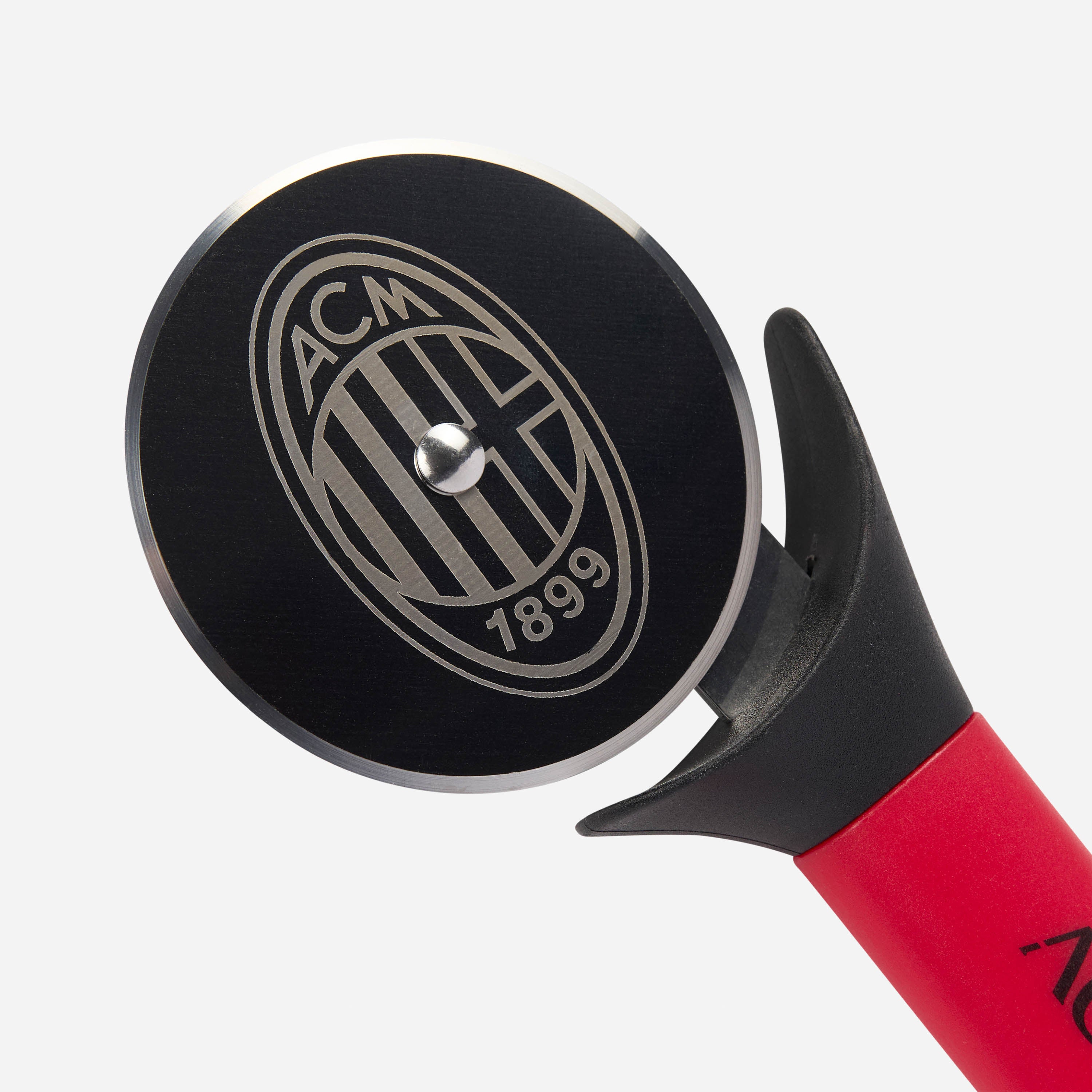 MILAN TAGLIAPIZZA